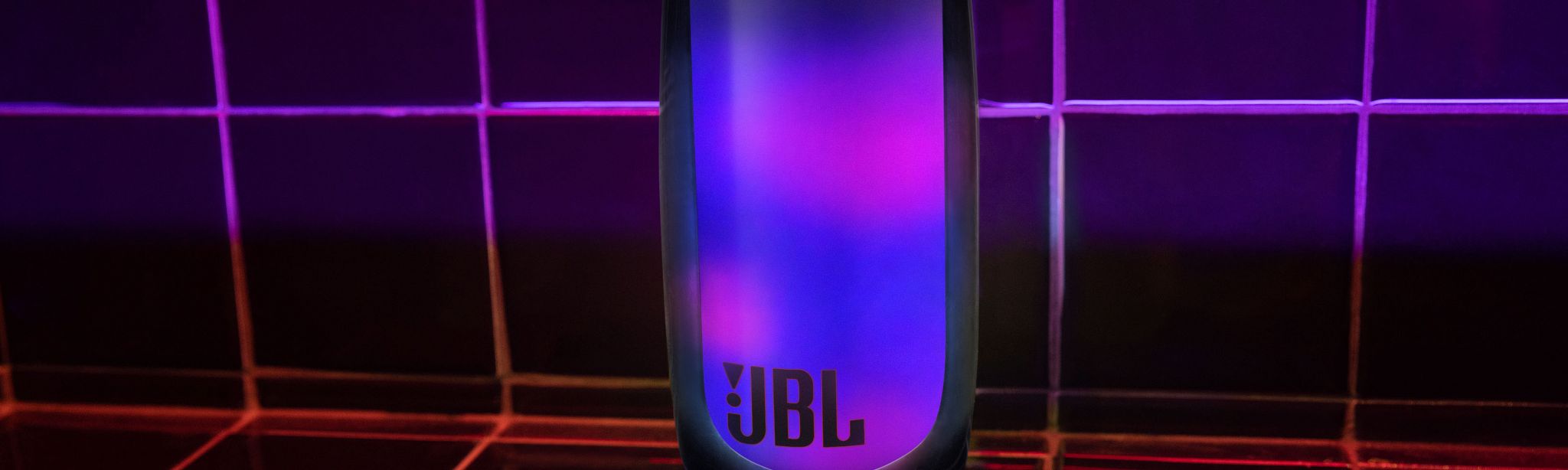 Cómo conectar dos parlantes bluetooth JBL